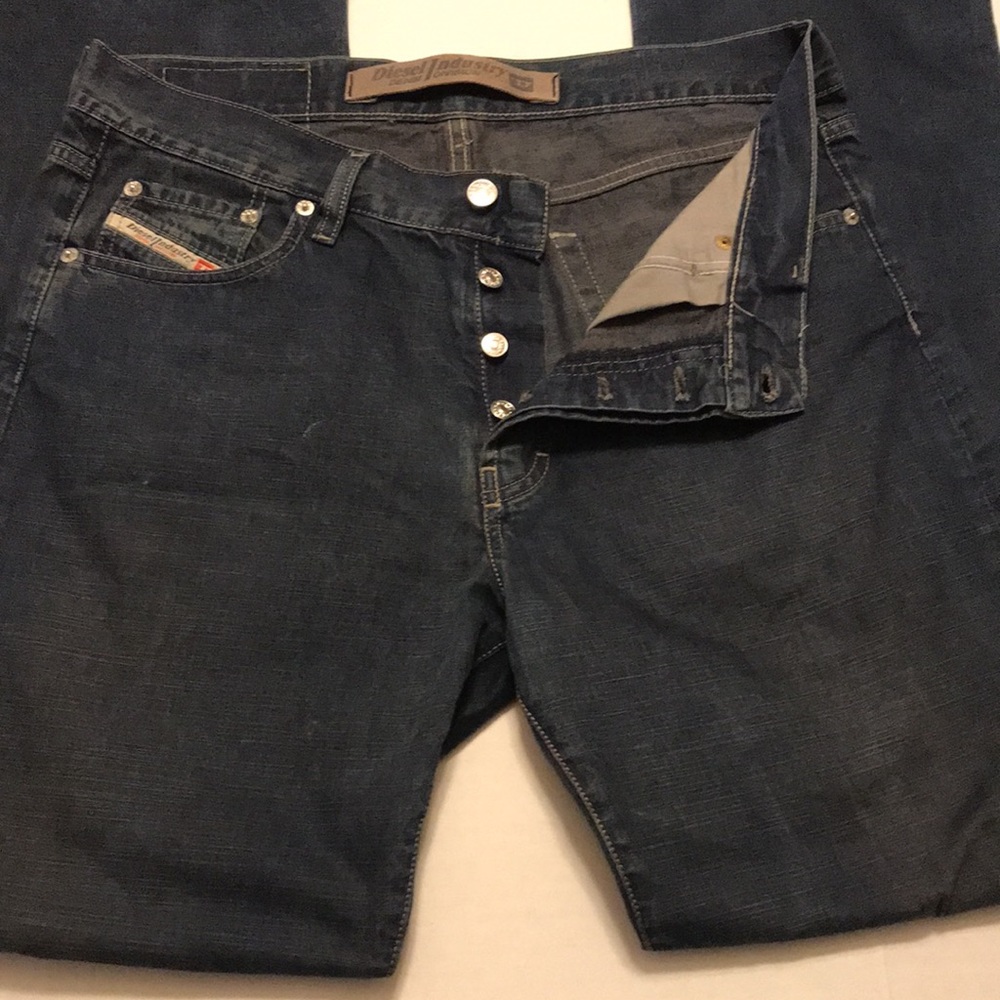 Diesel Industry Denim Men's Distressed Straight Leg  Button-Fly jeans 34 x 33